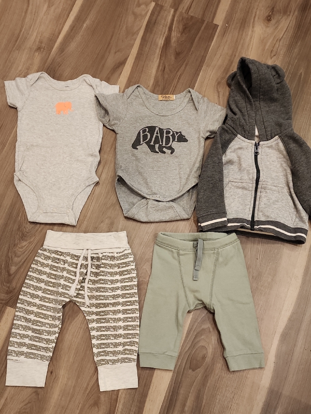*Baby Clothing Set - Gray and Green